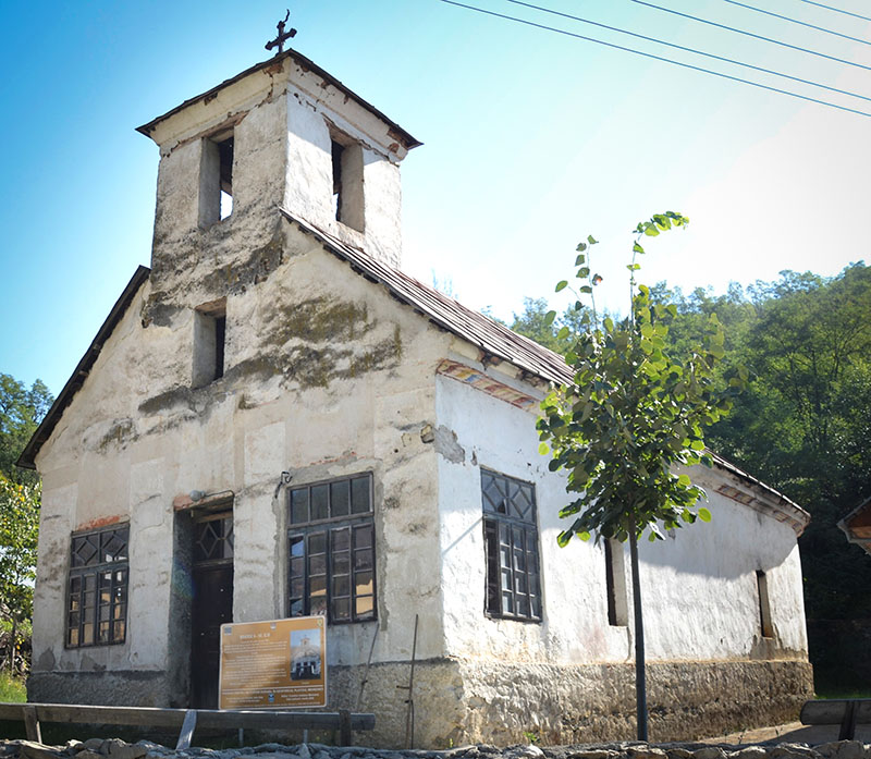 biserica podeni veche