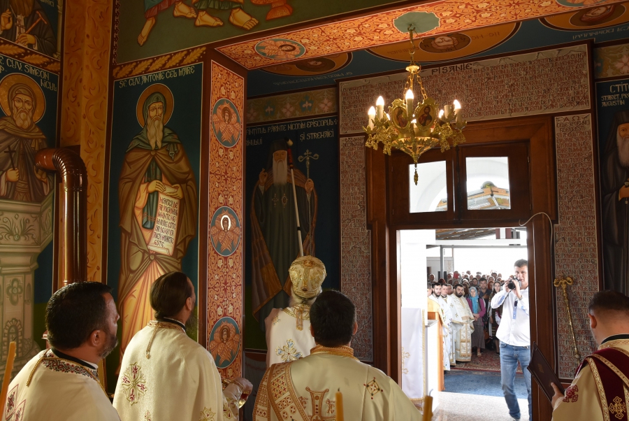 Hram și sfințire de pictură la Mănăstirea Jiana