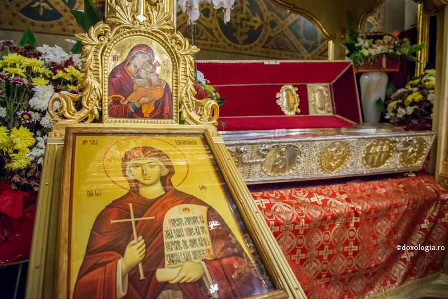 Slujire arhierească la Mănăstirea Gura Motrului în ziua de prăznuire a Sfintei Cuvioase Parascheva