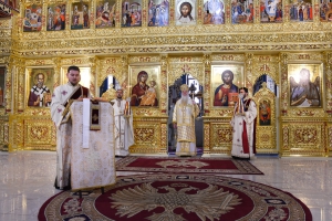 Slujbă arhierească și hirotesie de duhovnici la Catedrala din Severin