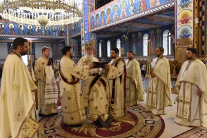 Slujbă arhierească la Catedrala din Severin și hirotonie de diacon pentru parohia Jirov