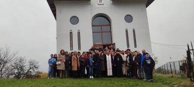 Schimb de generații la Parohia Comănești de Sărbătoarea Sfinților Arhangheli Mihail și Gavriil
