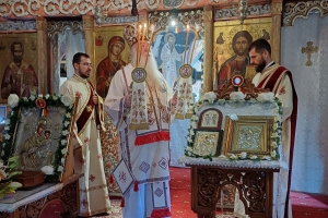 Slujbă arhierească la Mănăstirea Topolnița, oficiată de Preasfințitul Părinte Nicodim