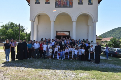 Preasfinţitul Nicodim a slujit la hramul bisericii noi din Parohia Balotești
