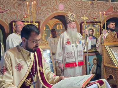 Slujbă arhierească la parohia „Adormirea Maicii Domnului” Godeanu