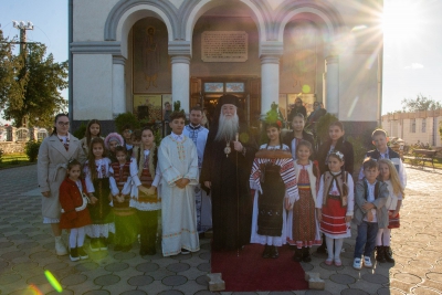 Parohia Schela Nouă și-a serbat cu anticipație hramul, pe Sfânta Cuvioasă Parascheva de la Iași