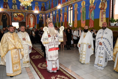 Preasfinţitul Părinte Nicodim a slujit la hramul Așezământul monahal „Țara Almăjului” din localitatea Bozovici