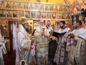 Sobor de ierarhi la sfinţirea bisericii cu hramul „Sfinți Voievozi Mihail și Gavriil” din parohia Godeanu, filie a parohiei Obârşia Cloşani