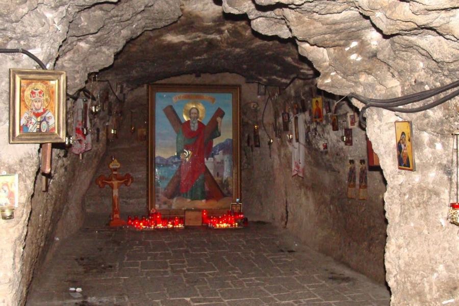 Preasfințitul Nicodim la hramul mănăstirii &quot;Peștera Sfântului Apostol Andrei&quot;