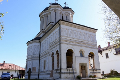 Mânăstirea Gura Motrului și-a sărbătorit ocrotitorea, pe Sfânta Cuvioasă Parascheva.