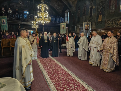 Slujire în sobor de arhierei şi concert al corului Kinonia la parohia Orşova Sud