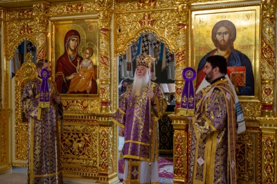 Liturghie arhierească la Catedrala Episcopală în Duminica Sfintei Cruci