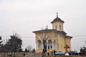 În fiecare an, la 30 noiembrie, biserica cu hramul "Sfântul Apostol Andrei" din cartierul Aluniş îşi serbează ocrotitorul.