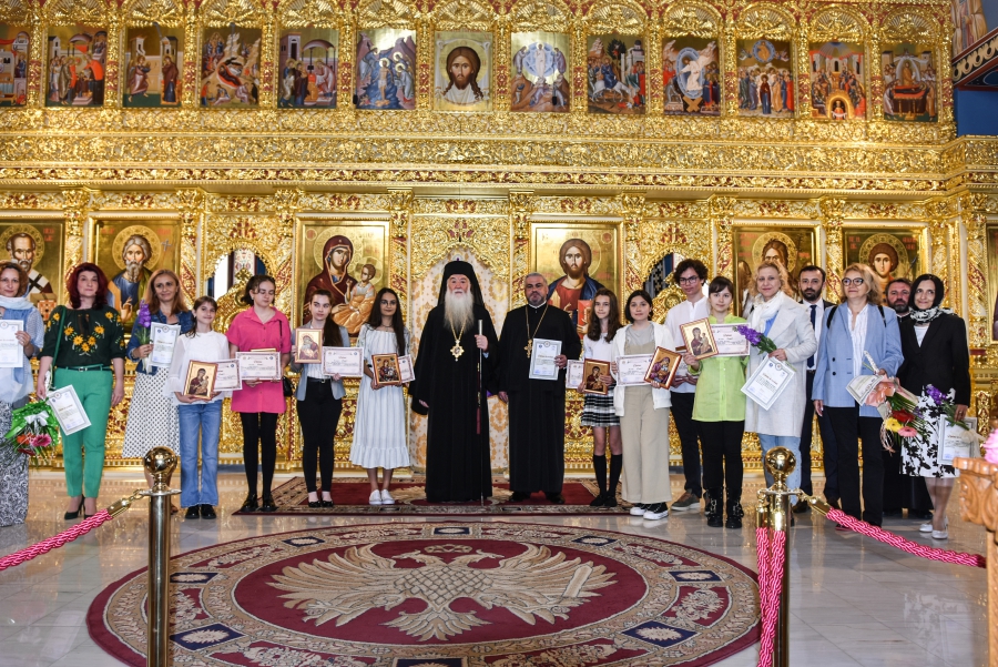 La Catedrala Episcopală din Drobeta Turnu Severin a avut loc premierea elevilor ce s-au calificat la etapele naţionale ale Olimpiadelor de Religie