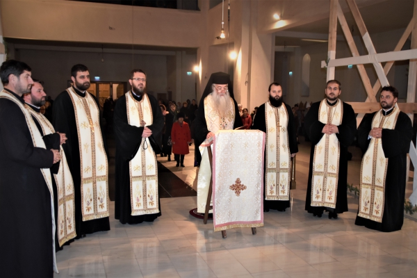Bucurie duhovnicească și tradiție la trecerea dintre ani la Catedrala Episcopală din Drobeta Turnu Severin
