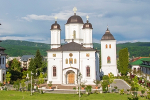 Preasfinţitul Părinte Nicodim va sluji diminică la hramul Catedralei Arhiepiscopale din Râmnicu-Vâlcea