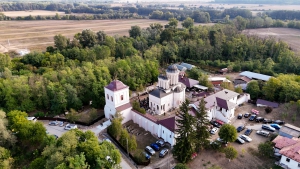 În Duminica a XVIII-a după Pogorârea Duhului Sfânt, Preasfințitul Părinte Nicodim a oficiat slujba târnosirii pentru biserica Mănăstirii Gura Motrului