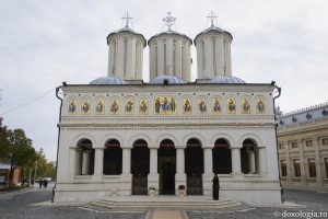 Duminică, Preasfinţitul Părinte Nicodim va sluji Sfânta Liturghie la Catedrala Patriarhală