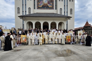 Zi de cucernică prăznuire la hramul Catedralei Episcopale alături de nouă arhierei ai Bisericii Ortodoxe Române