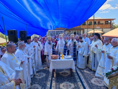 Trei ierarhi au slujit la hramul Mănăstirii „Sfânta Ana” din Orșova