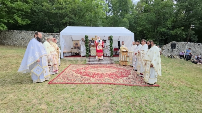 Slujbă arhierească și bucurie duhovnicească la Mănăstirea Baia de Aramă, de sărbătoarea Sfintei Mucenițe Marina