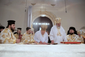 Eveniment istoric în Anul Centenarului: Patriarhul Ecumenic şi Patriarhul României au sfinţit Catedrala Mântuirii Neamului