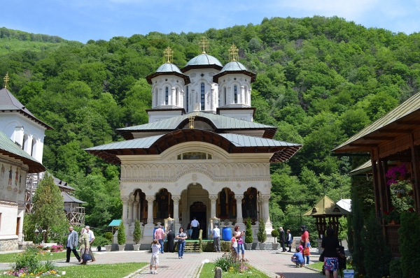 Preasfinţitul Nicodim va sluji la hramul mănăstirii Lainici