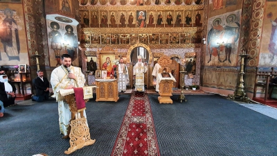 Preasfințitul Părinte Nicodim a slujit la Catedrala din Strehaia