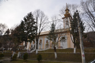 Slujire arhierească și concert de colinde la biserica &quot;Sfântul Nicolae&quot; din Orşova
