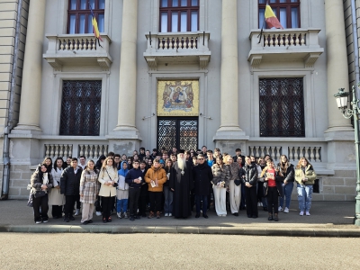 Membrii clubului „Amicii istoriei” de la Colegiul Național Pedagogic „Ştefan Odobleja” în vizită la Centrul Eparhial