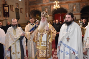 Doi Arhierei la Catedrala Episcopală din Giula, în Duminica a 34-a după Rusalii și parastas de 7 ani pentru tatăl Preasfințitului Siluan al Ungariei