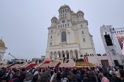 Preasfinţitul Nicodim împreună cu 200 de pelerini din Episcopia Severinului și Strehaiei au trăit bucuria sfințirii picturii în mozaic a Catedralei Mântuirii Neamului