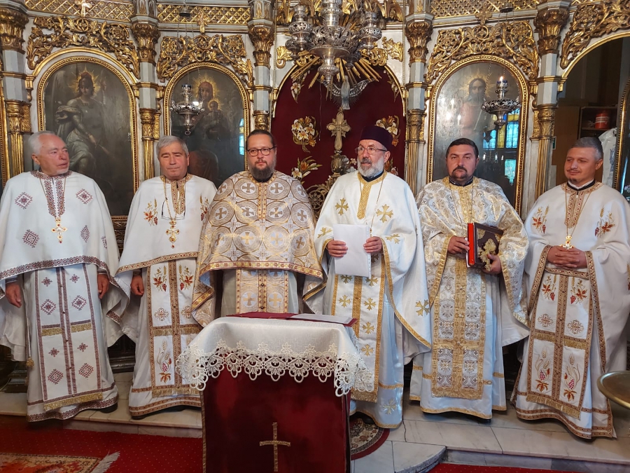 Schimb de generații la Biserica Grecescu din Drobeta Turnu Severin