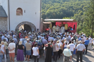 Sute de pelerini la hramul Mănăstirii Topolniţa