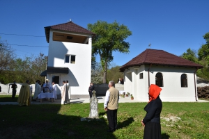 Capela mortuară și clopotnița din satul Imoasa au fost sfințite